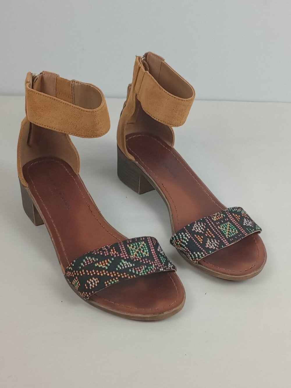 Rock & Candy ZiGi Womens‎ 7 Nancie Tan Suede Beaded Straps Tassel Zipper Sandals